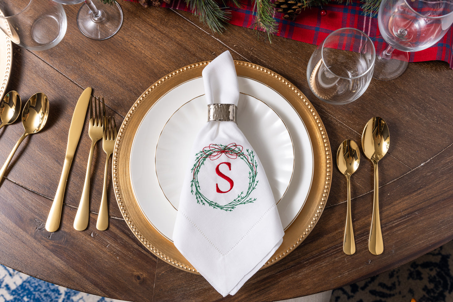 Christmas Embroidered Cloth Napkins Napkins Thin Bow Wreath and Personalized Single Letter Monogram