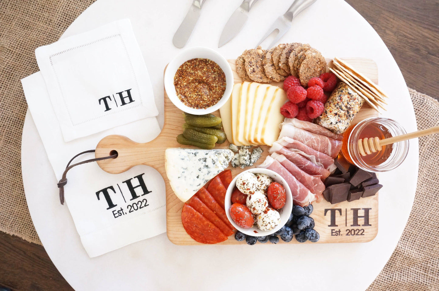 Personalized Charcuterie Board Gift Set with Matching Tea Towel & Cloth Cocktail Napkins